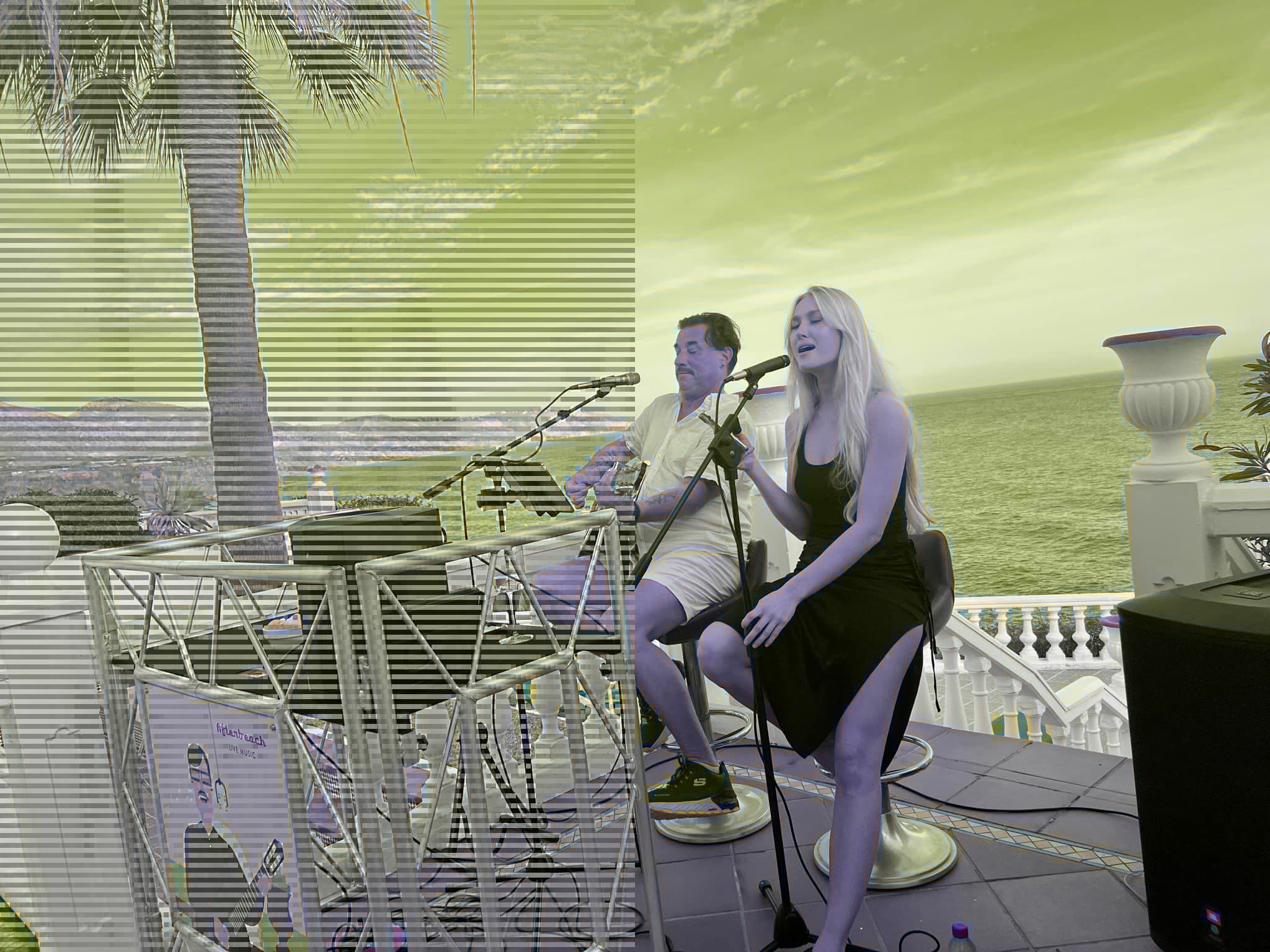 Eventos y música en vivo desde la terraza del hotel con vistas al mar